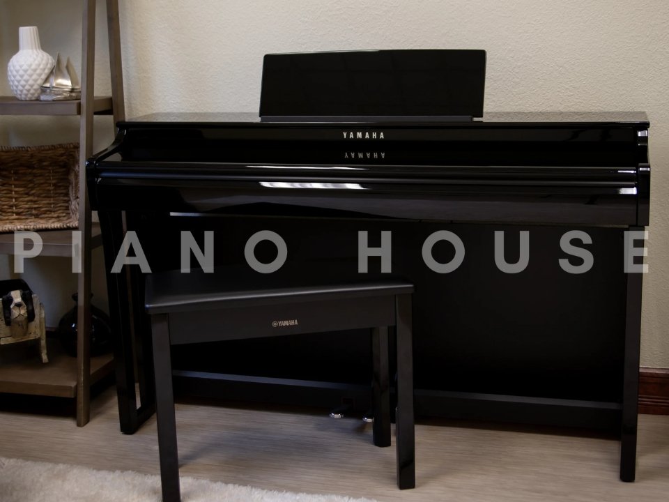 Cận cảnh YAMAHA CLP-825 PE tại Piano House